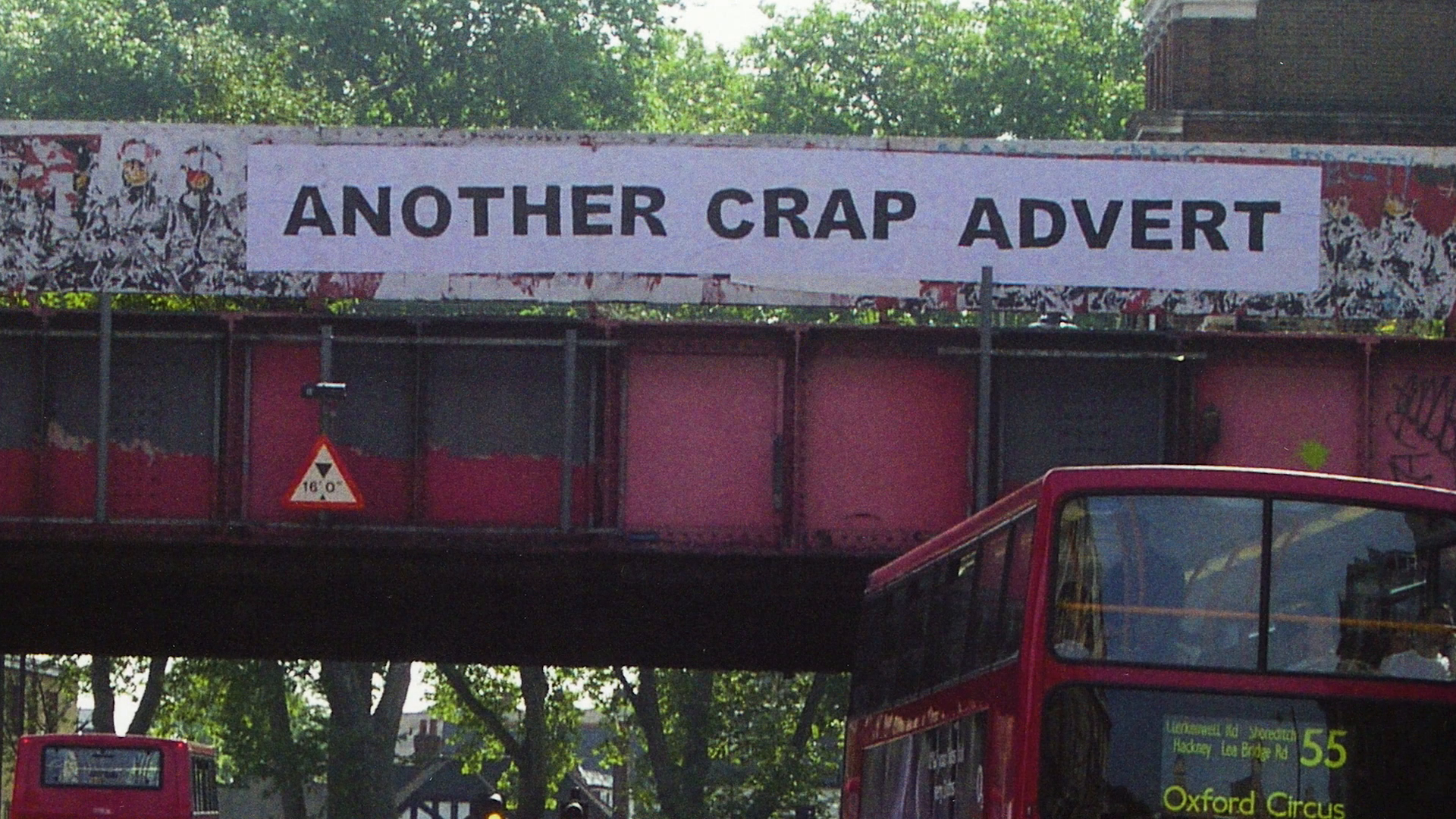 Кадр 3 з Banksy: Мистецтво поза законом