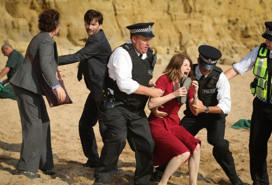 Кадр 2 з Бродчорч / Вбивство на пляжі 1 сезон