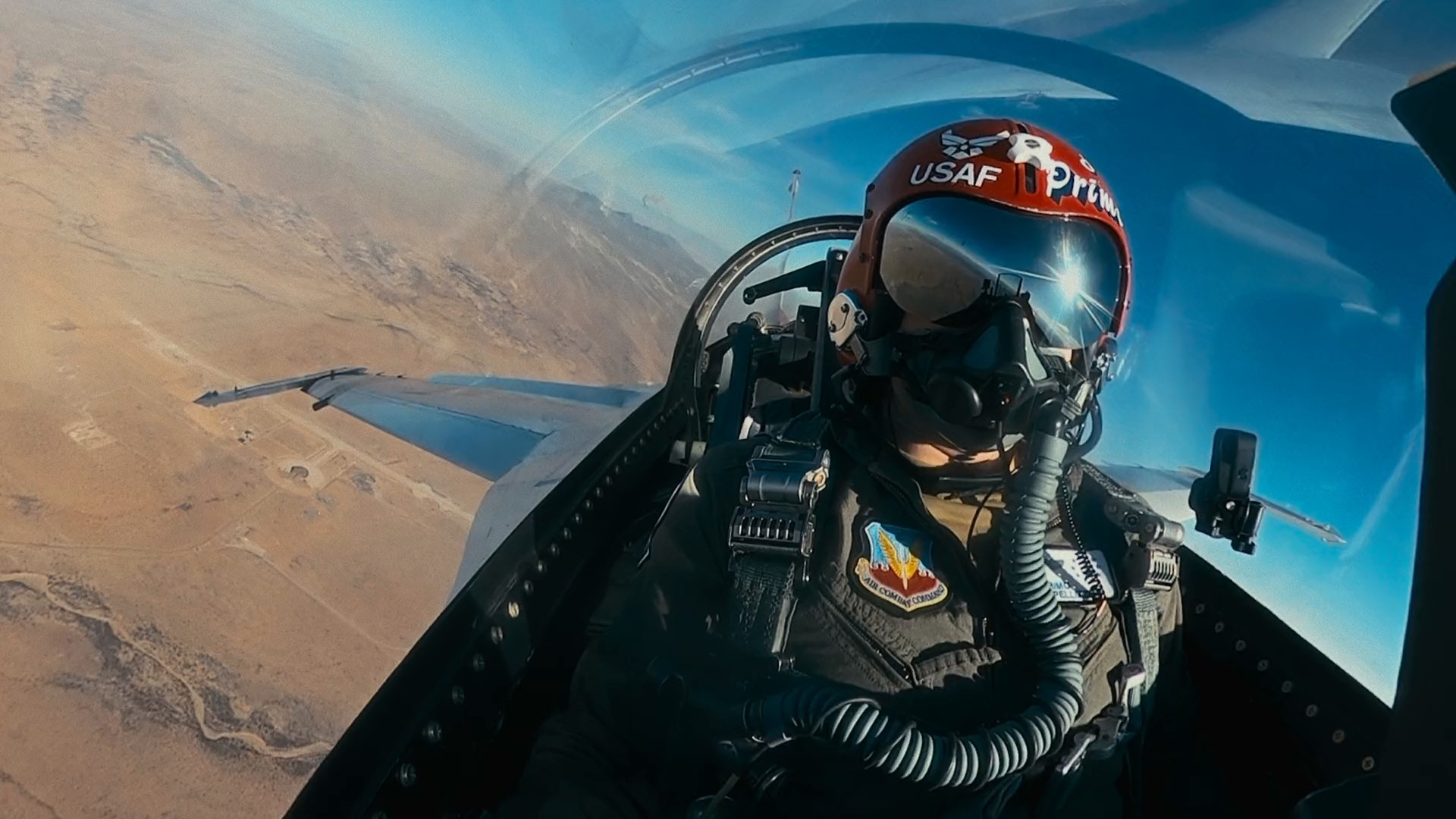 Кадр 2 з Буревісники: Еліта Повітряних сил США