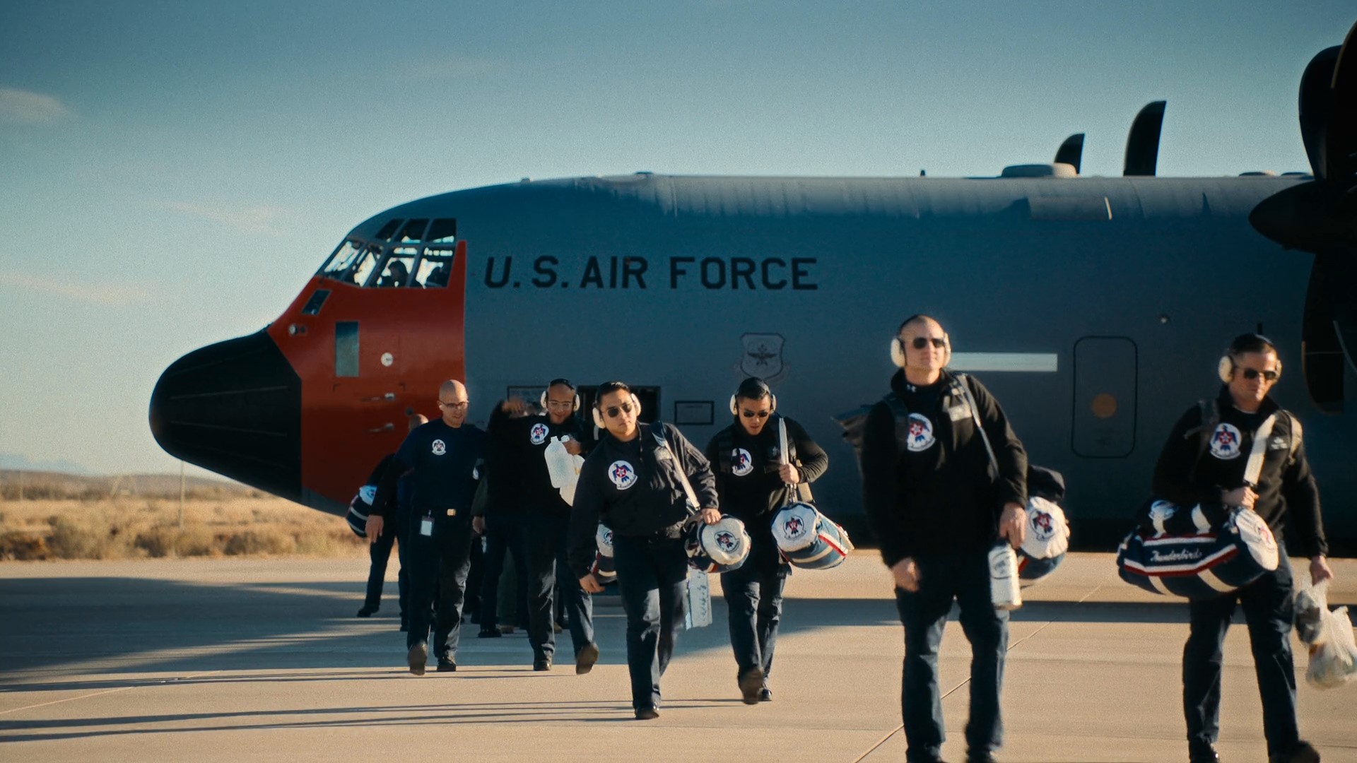 Кадр 3 з Буревісники: Еліта Повітряних сил США
