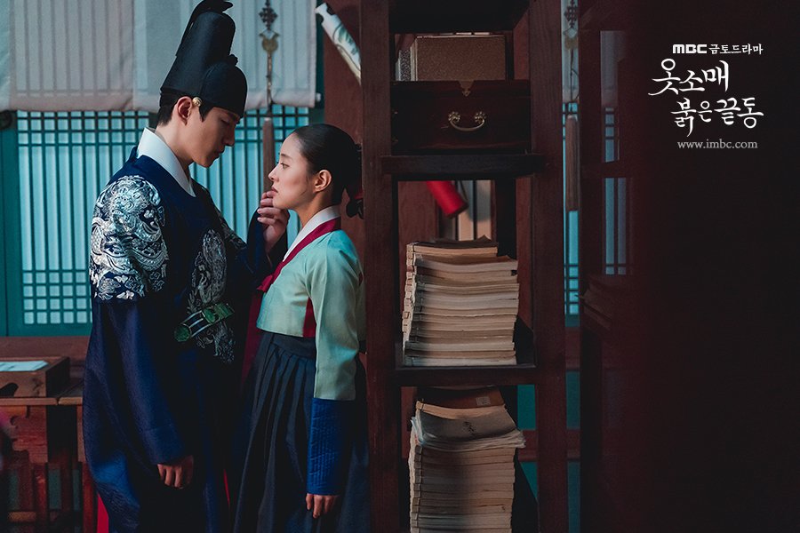 Кадр 4 з Червоний манжет 1 сезон