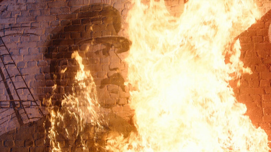 Кадр 2 з Червоний