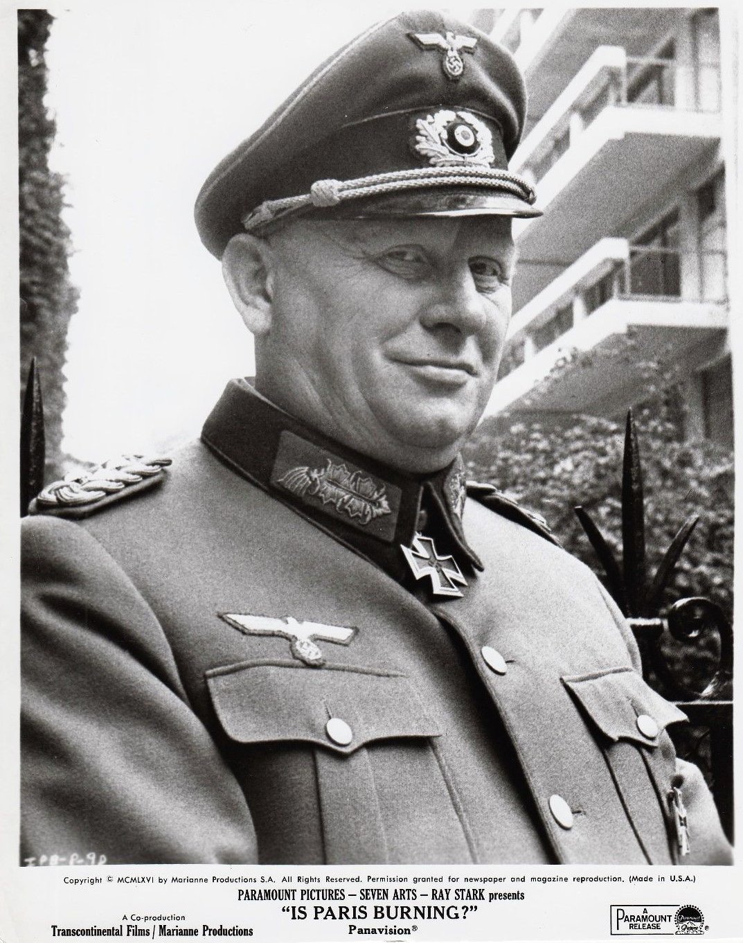 Кадр 3 з Чи горить Париж?