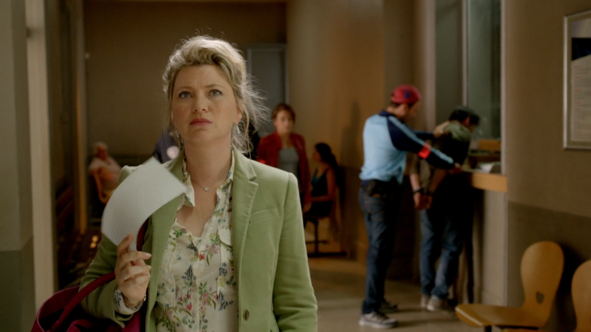 Кадр 3 з Детектив Ренуар / Кандіс Ренуар - детектив із декрету 10 сезон