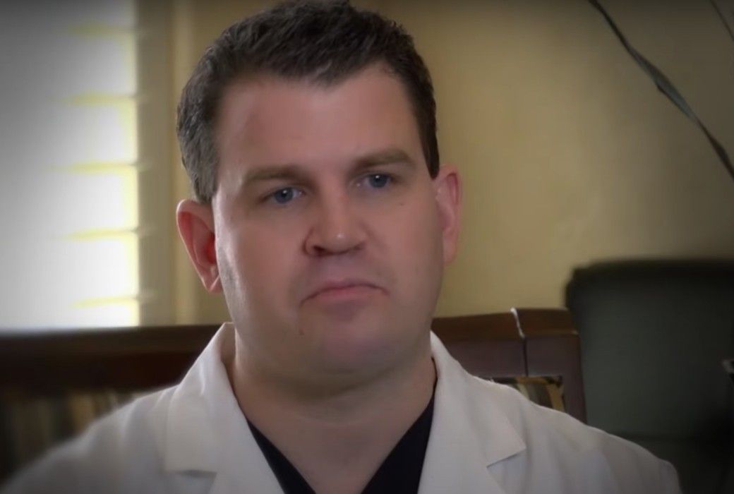 Кадр 3 з Доктор Смерть: Непідробна історія 1 сезон