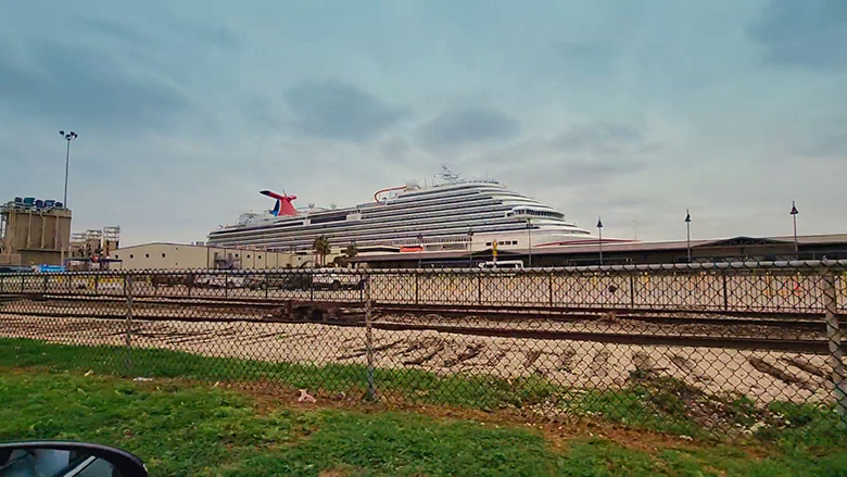 Кадр 4 з Фіаско: Фекальний круїз