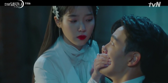 Кадр 4 з Готель дель Луна 1 сезон