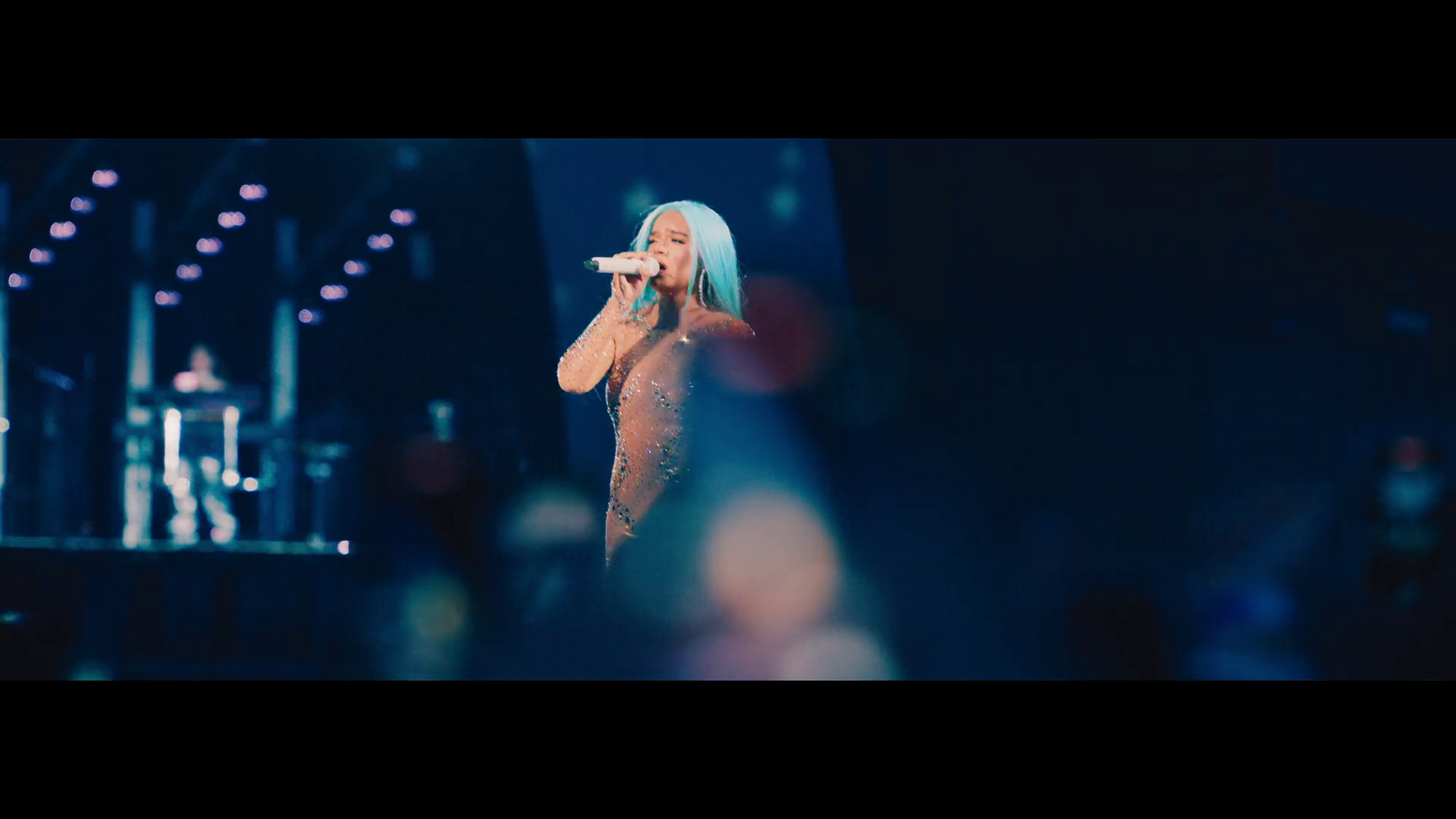 Кадр 1 з Karol G: Завтра було прекрасне