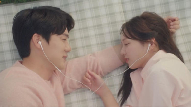 Кадр 2 з Коли дзвонить телефон 1 сезон