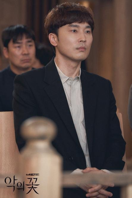 Кадр 1 з Квітка Зла 1 сезон