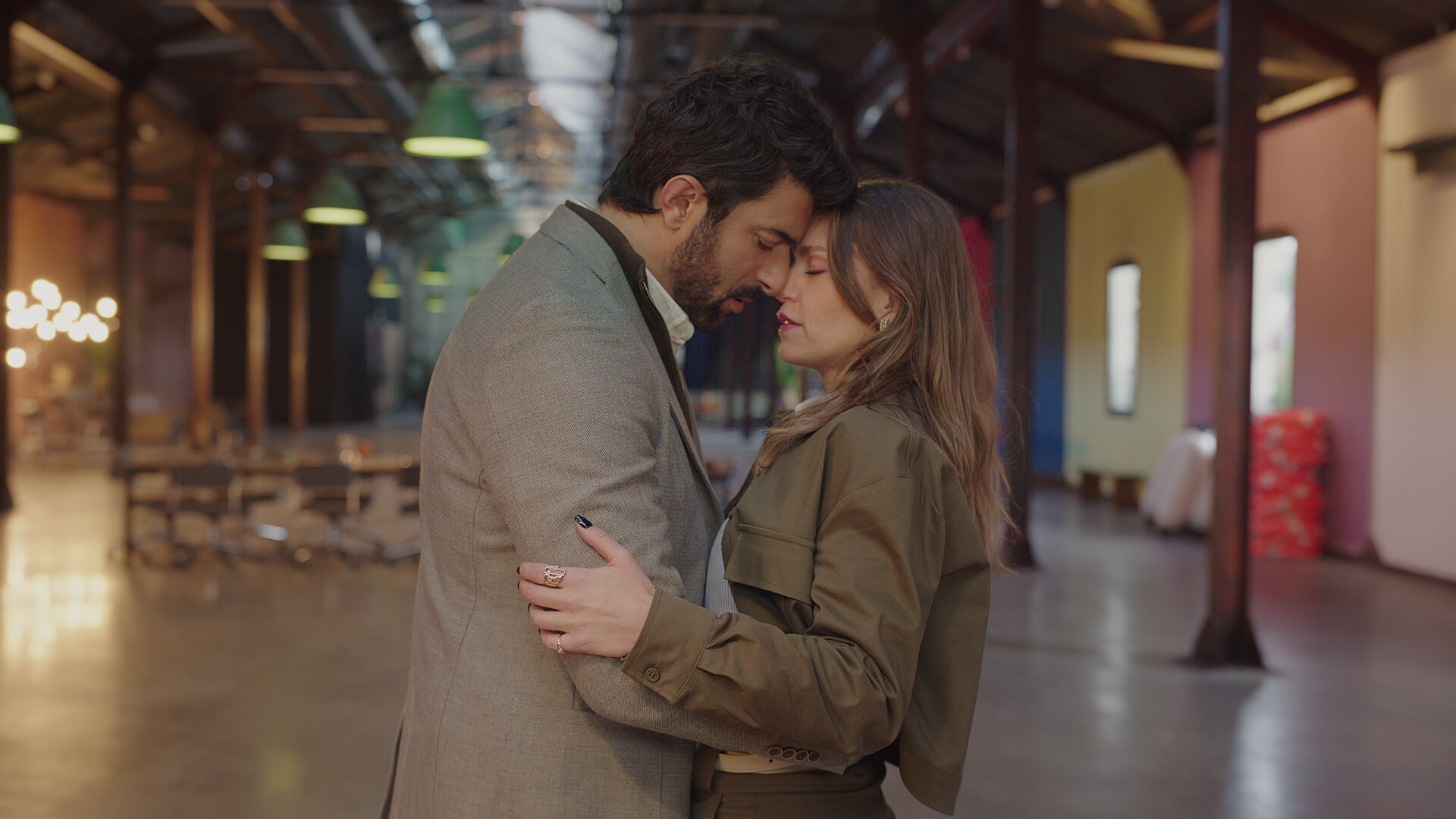 Кадр 4 з Любов і багатство 1 сезон