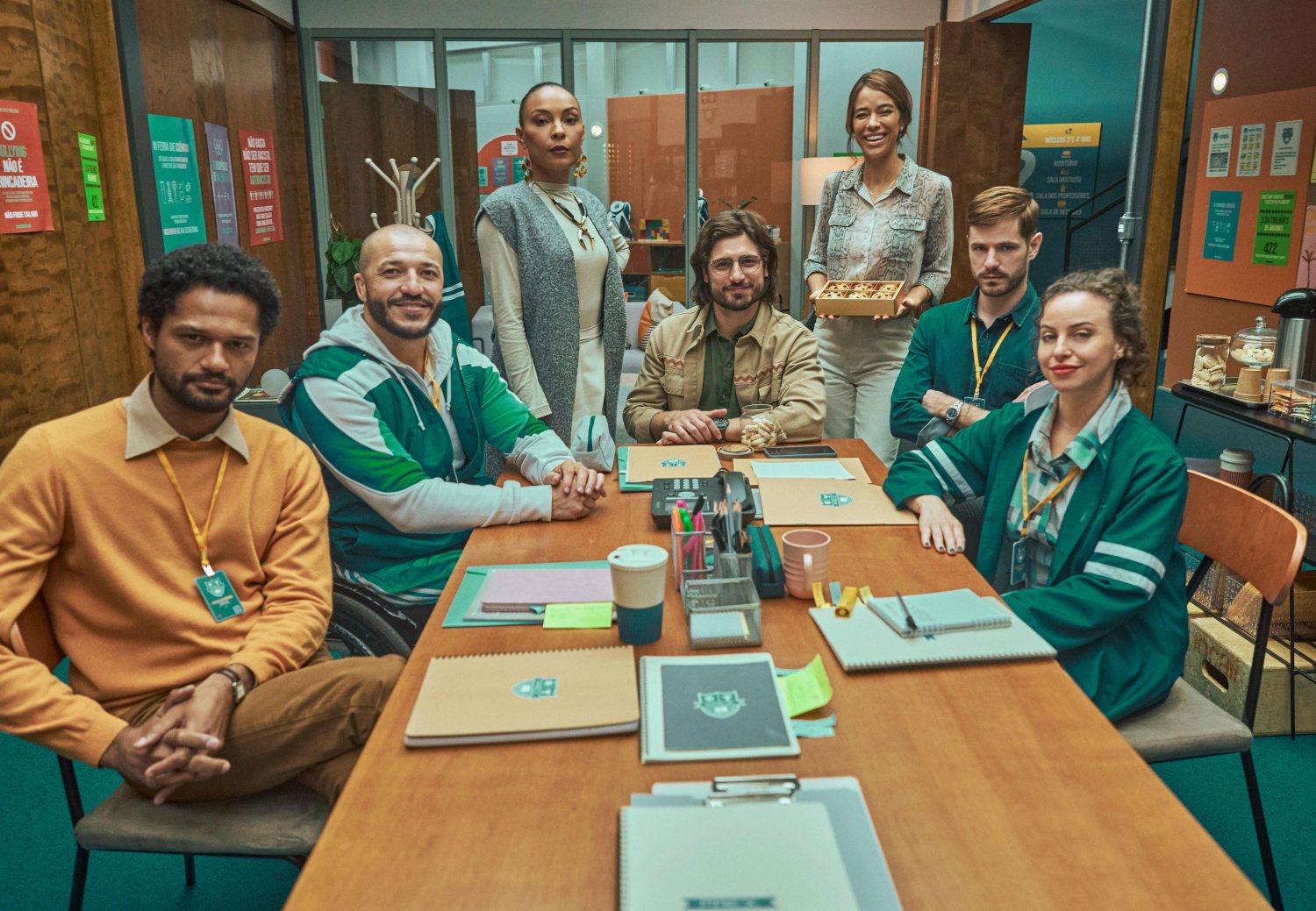 Кадр 3 з Лус: Світло серця 1 сезон