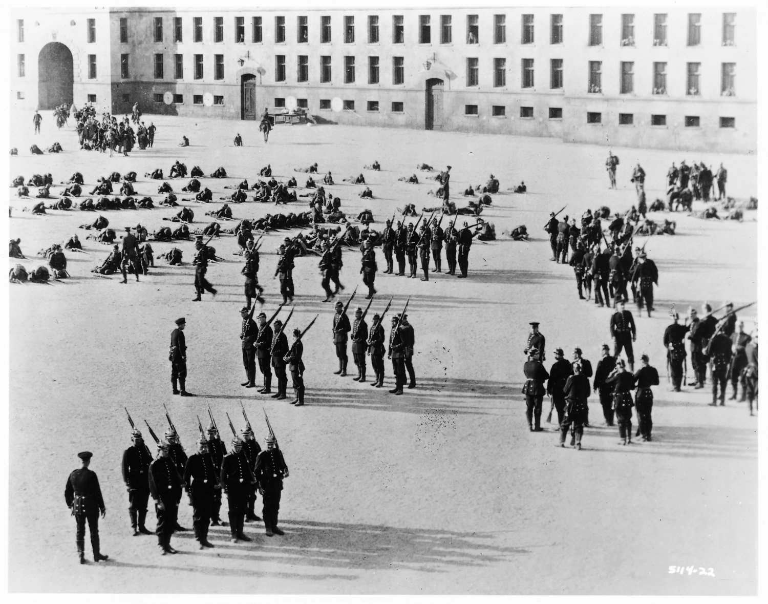 Кадр 2 з На західному фронті без змін