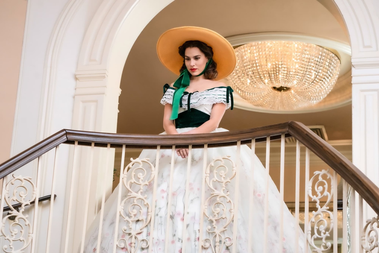 Кадр 2 з Непристойно багаті 1 сезон