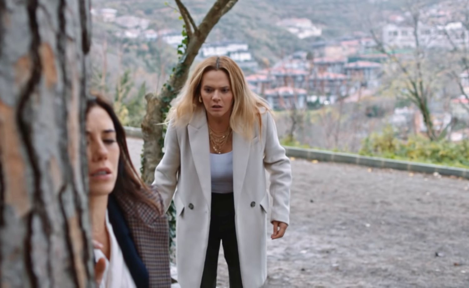 Кадр 2 з Невірний 1 сезон