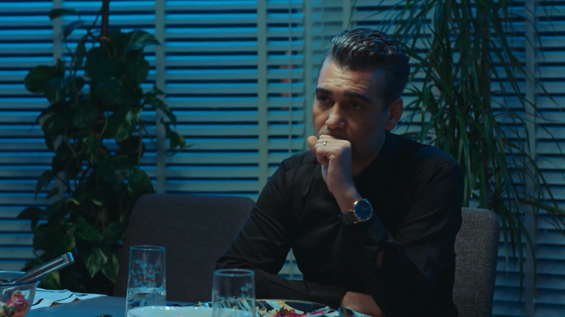 Кадр 3 з Невірний 2 сезон