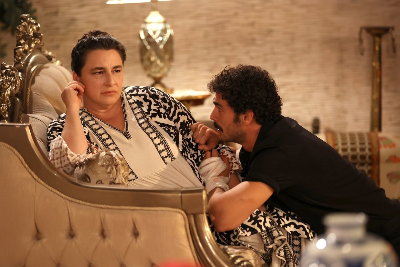 Кадр 2 з Незміренне кохання 1 сезон