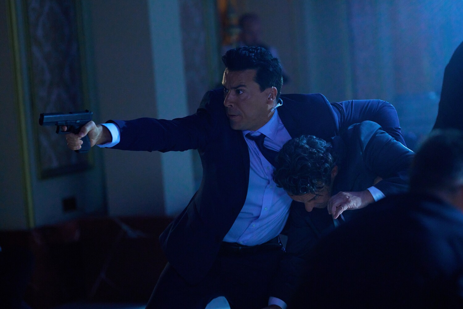 Кадр 4 з Падіння Парижу 1 сезон