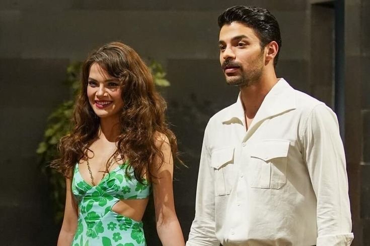 Кадр 1 з Під прикриттям 1 сезон