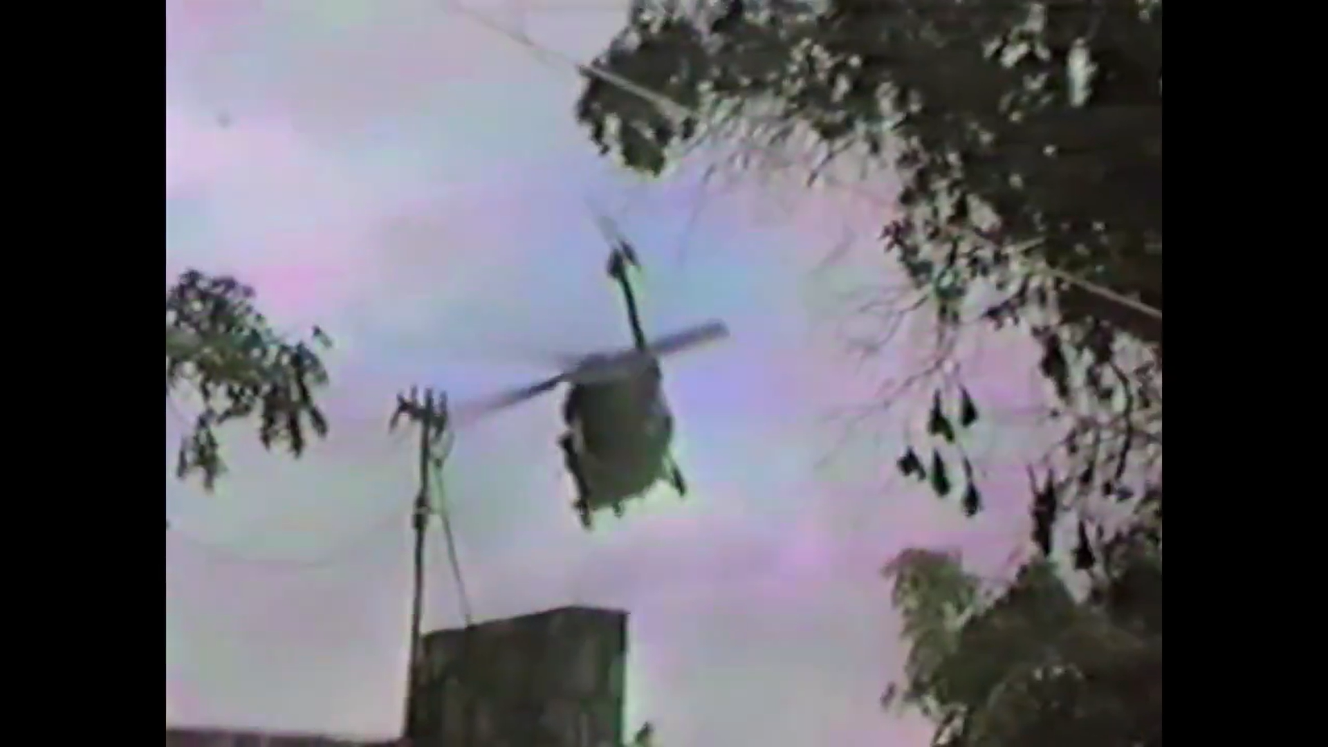 Кадр 2 з Пережити падіння Чорного яструба 1 сезон