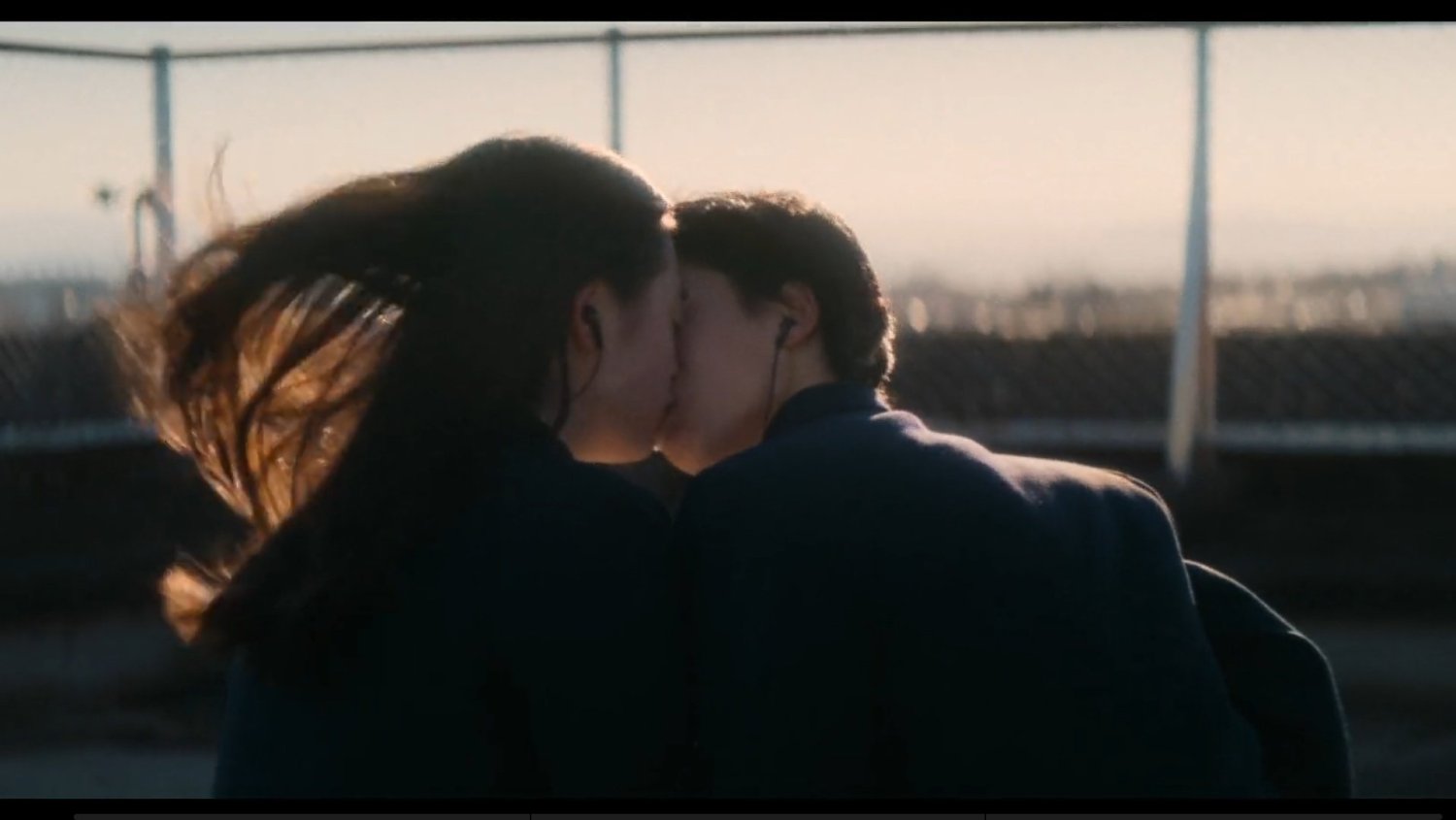 Кадр 1 з Перше кохання 1 сезон