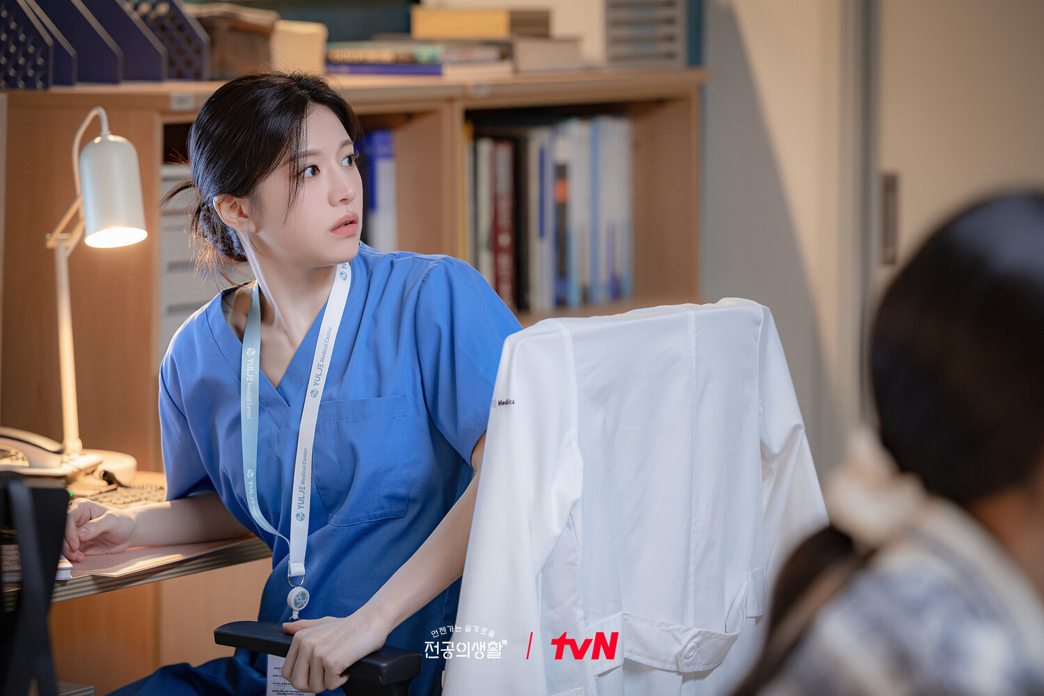 Кадр 1 з Посібник резидентів 1 сезон