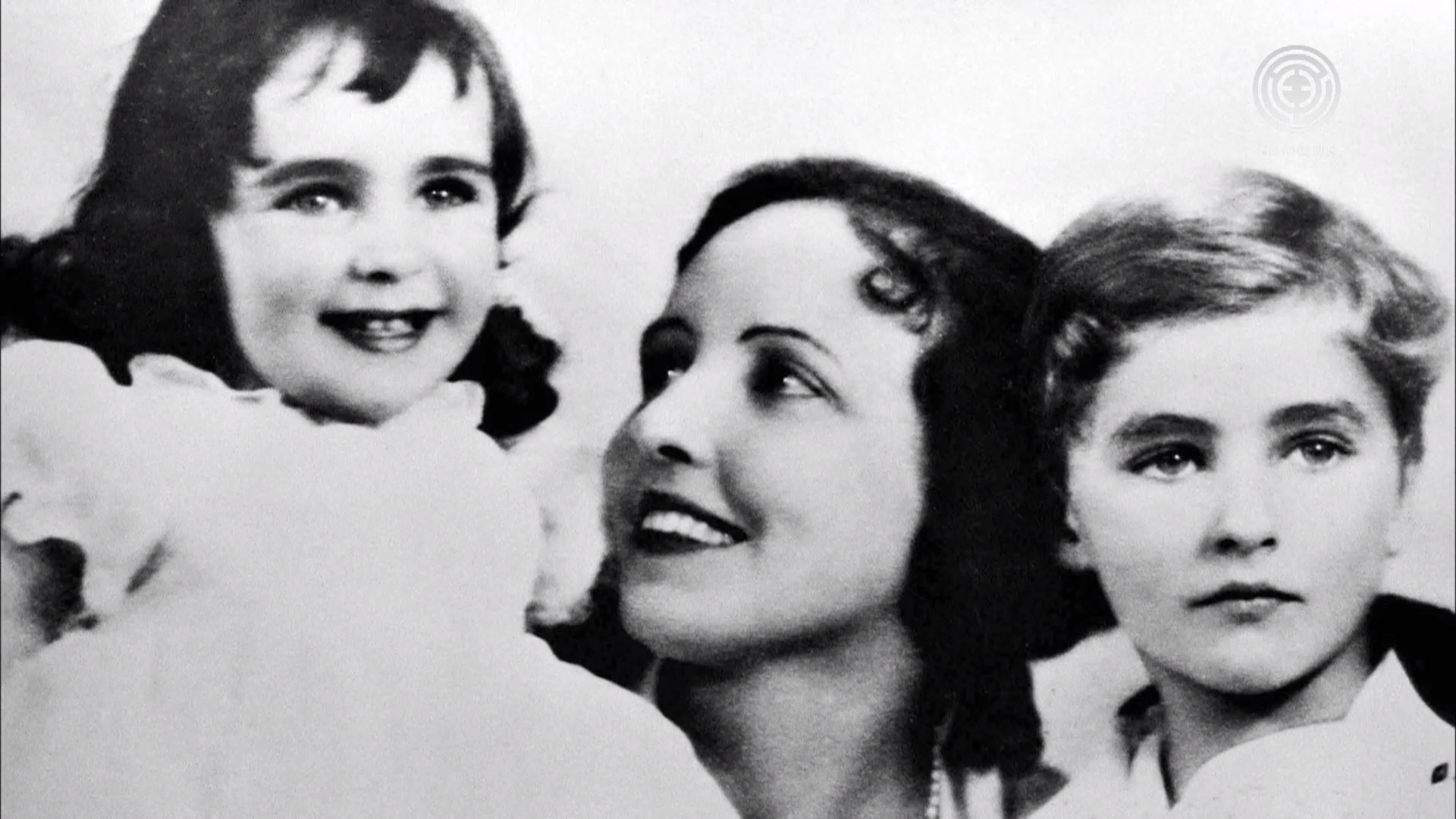 Кадр 1 з Різні обличчя. Елізабет Тейлор