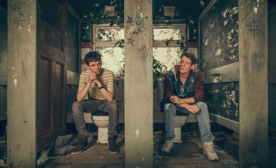 Кадр 1 з Сексуальне виховання 1 сезон