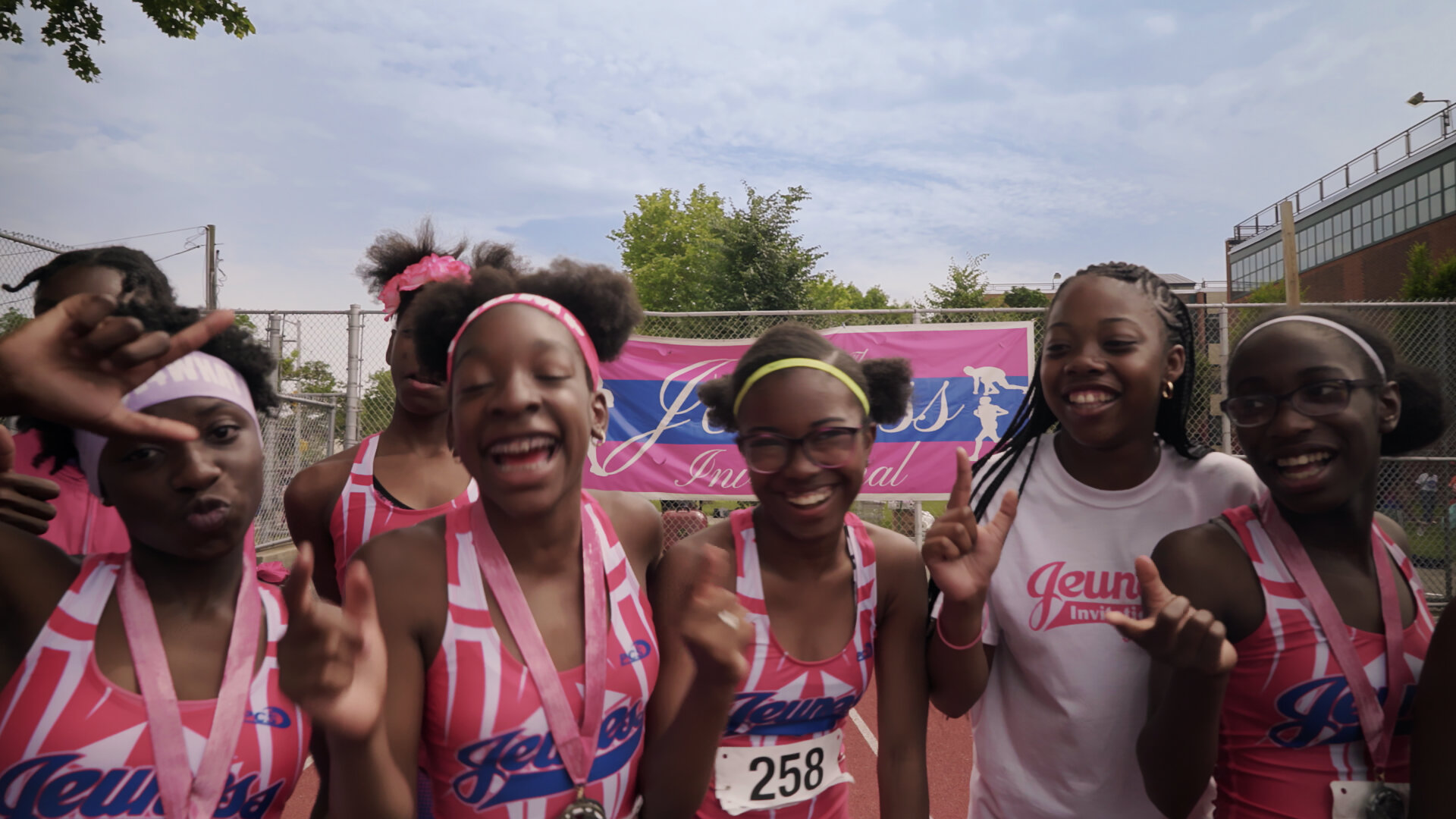 Кадр 4 з Сестри на змаганнях