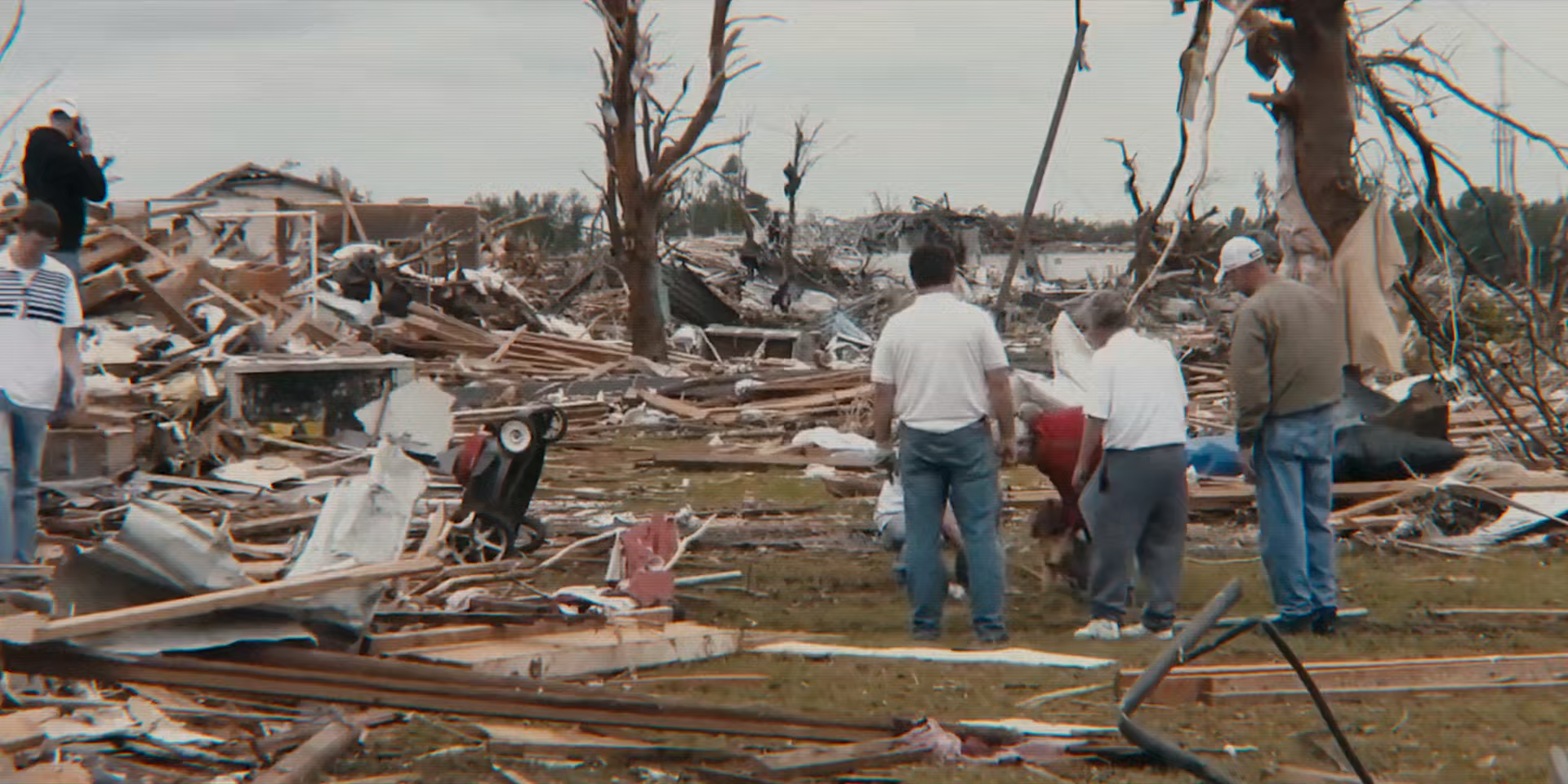 Кадр 2 з Смерч: Посеред бурі
