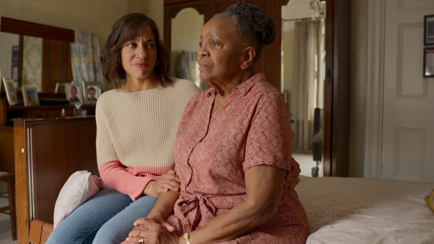 Кадр 1 з Тримайся ближче 1 сезон