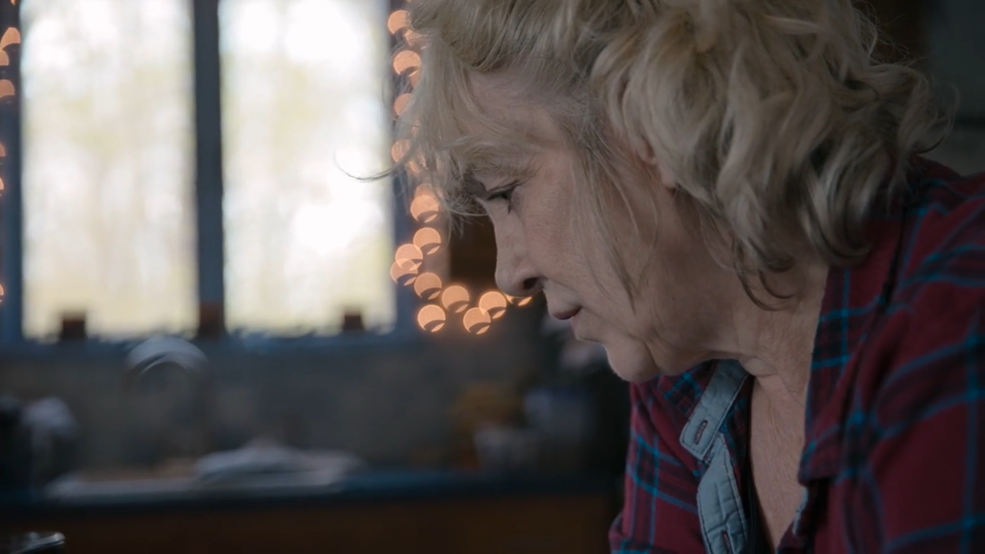 Кадр 2 з У вогонь: Загублена донька 1 сезон