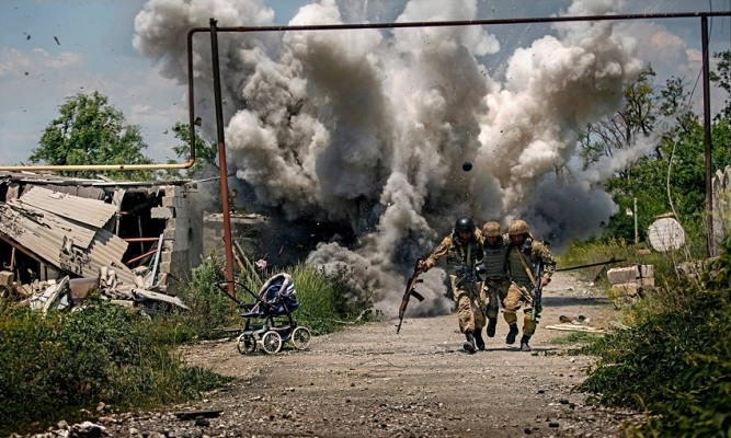 Кадр 3 з Україна. 100 днів над прірвою