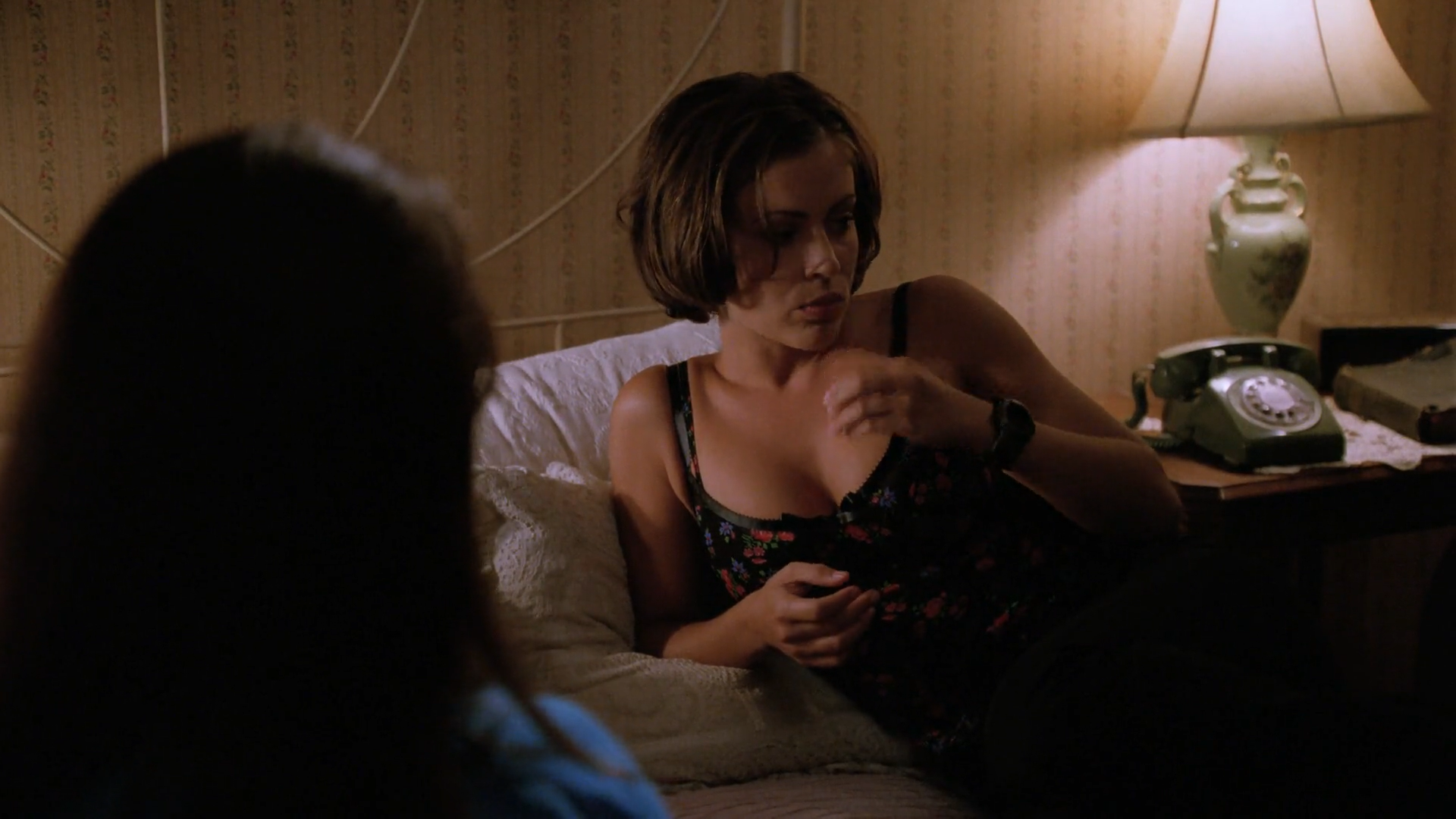 Кадр 4 з Всі жінки відьми 1 сезон