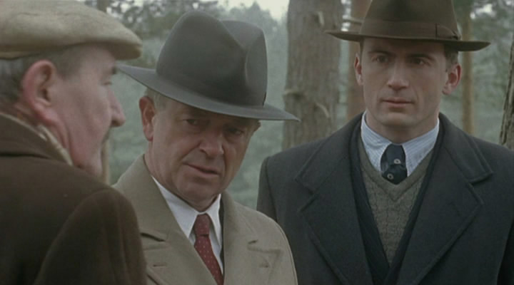 Кадр 2 з Війна Фойла 1 сезон