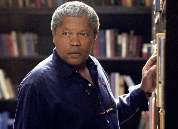 Кадр 4 з Жінка, яка любить детективи / Таємнича жінка 1-2 сезон